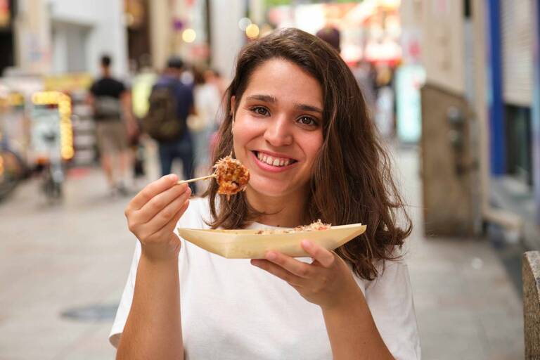 Enjoy Street food with healthy safety tips